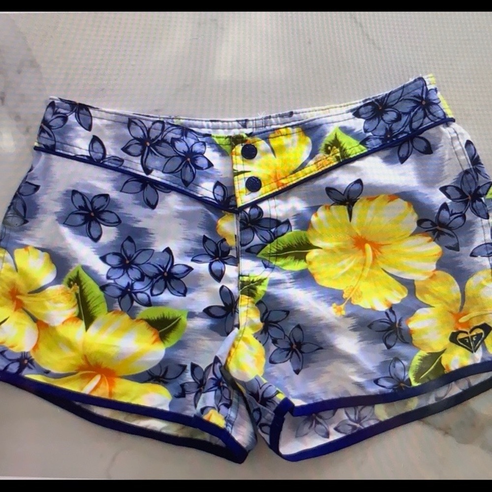 Roxy Board Shorts Lei and Hibiscus Print .